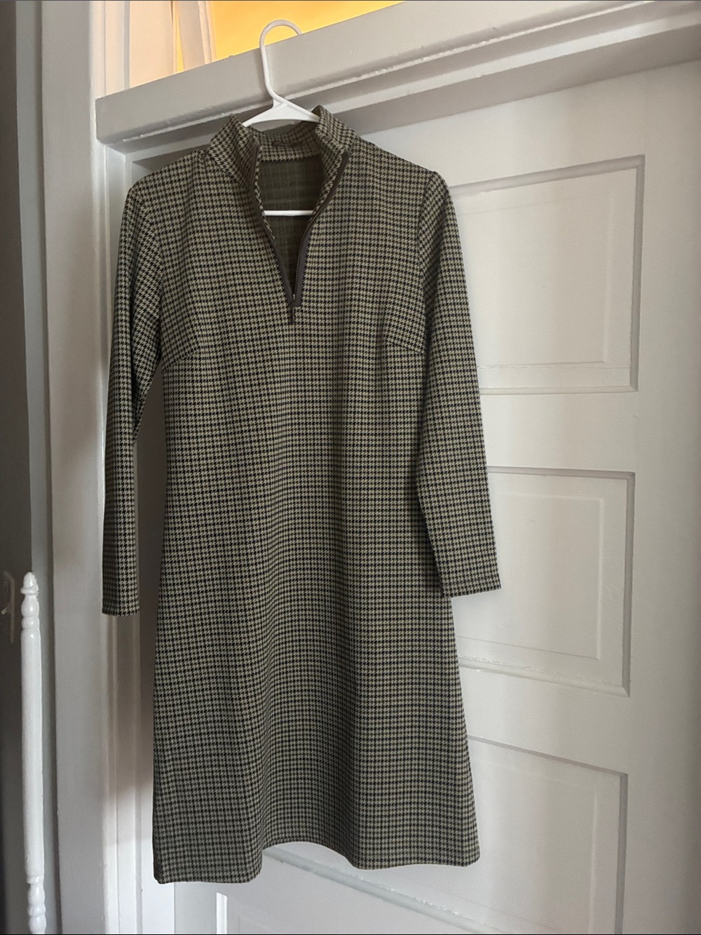 J. McLaughlin Black & Cream Houndstooth Long-Sleeve Dress
